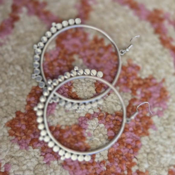 Mixed Jewelry Bag Of Earrings with Gold and Silver Tones - Picture 3 of 16